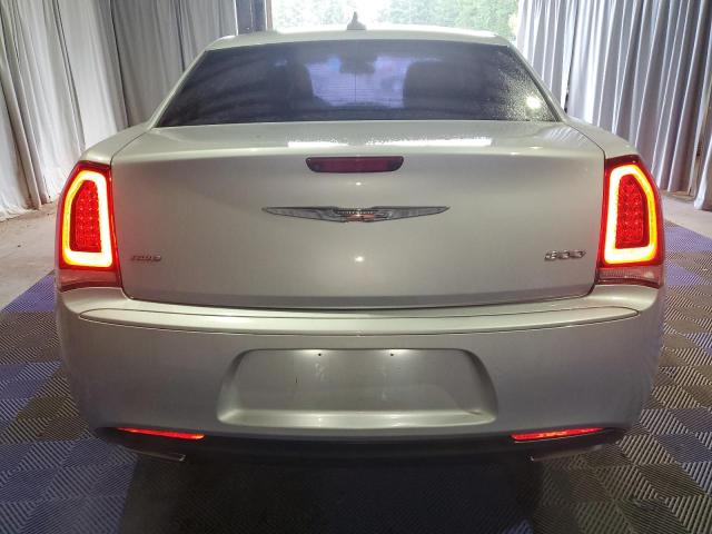  CHRYSLER 300 2019 Srebrny