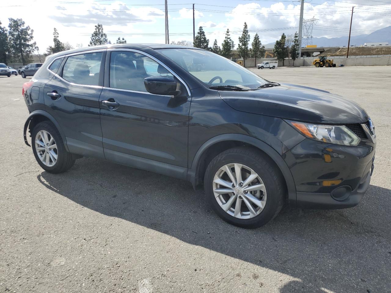 JN1BJ1CP2HW031797 NISSAN ROGUE 2017