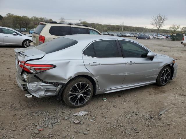  TOYOTA CAMRY 2018 Srebrny