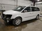 2016 Chrysler Town & Country Limited Platinum zu verkaufen in Avon, MN - Front End