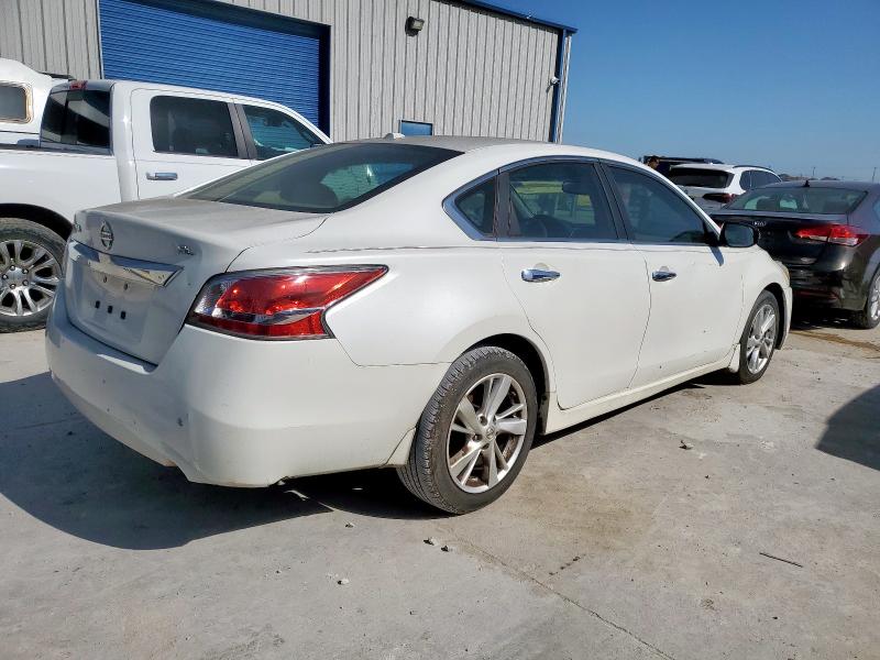 Sedans NISSAN ALTIMA 2015 White