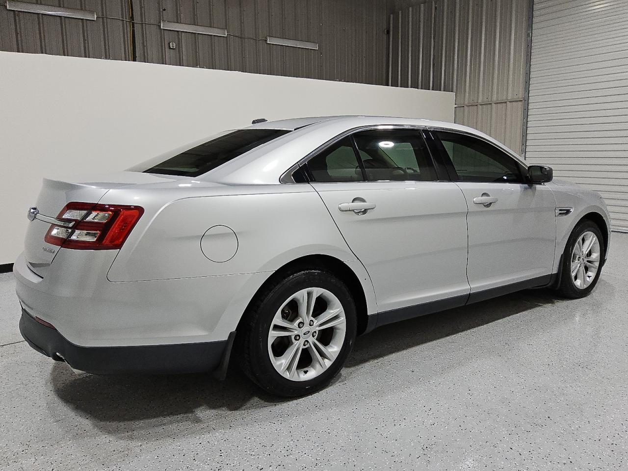 1FAHP2D88HG118204 FORD TAURUS 2017