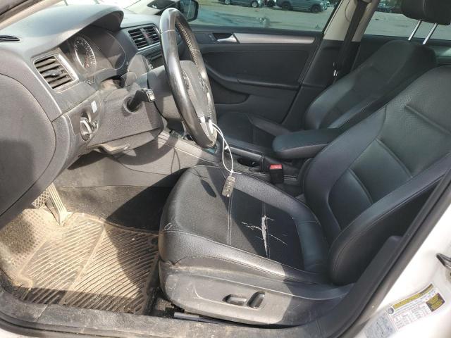 Sedans VOLKSWAGEN JETTA 2013 Biały