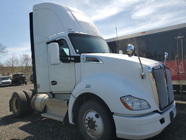 2014 Kenworth T680 Semi Truck