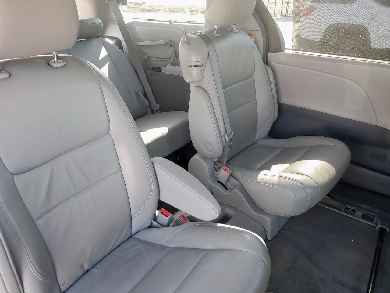 2018 Toyota Sienna Xle VIN: 5TDYZ3DC1JS920684 Lot: 52127035