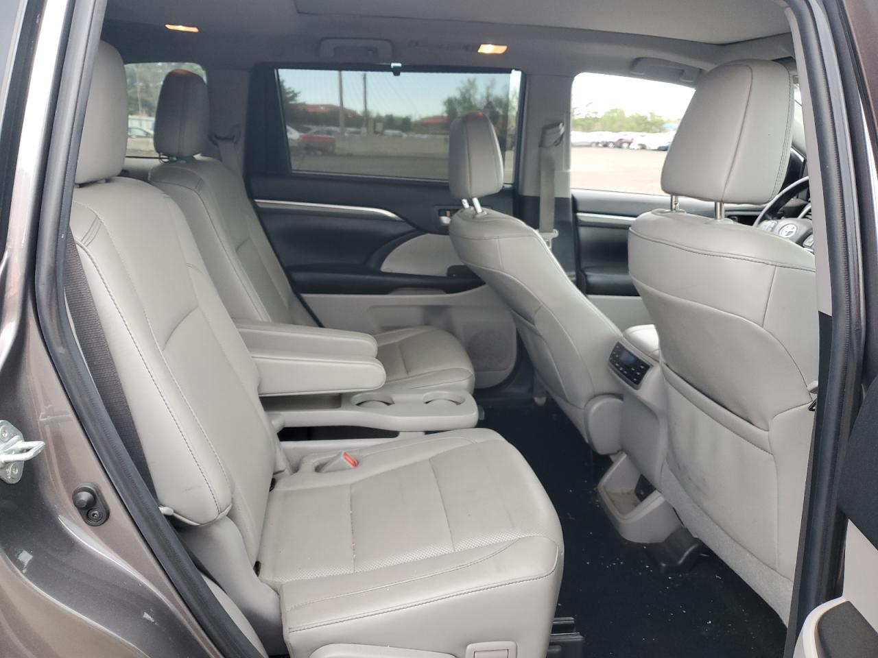 2019 Toyota Highlander Limited VIN: 5TDDZRFH0KS992455 Lot: 54707655