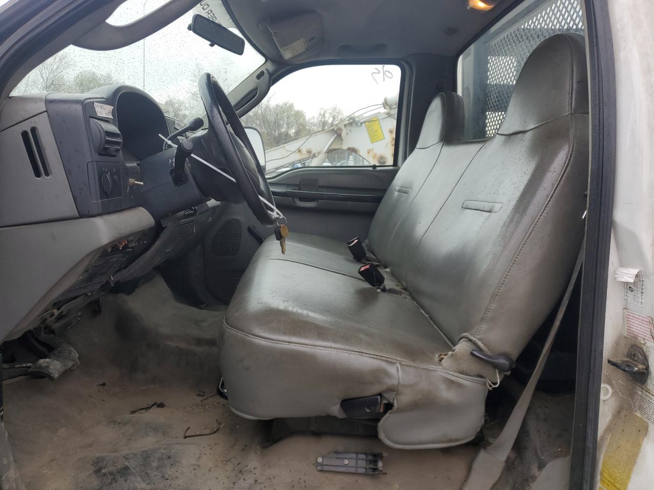 2005 Ford F450 Super Duty VIN: 1FDXF46PX5EC56015 Lot: 51650945