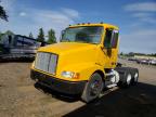 Woodburn, OR에서 판매 중인 2001 Volvo Vnm Semi Truck - Burn - Interior