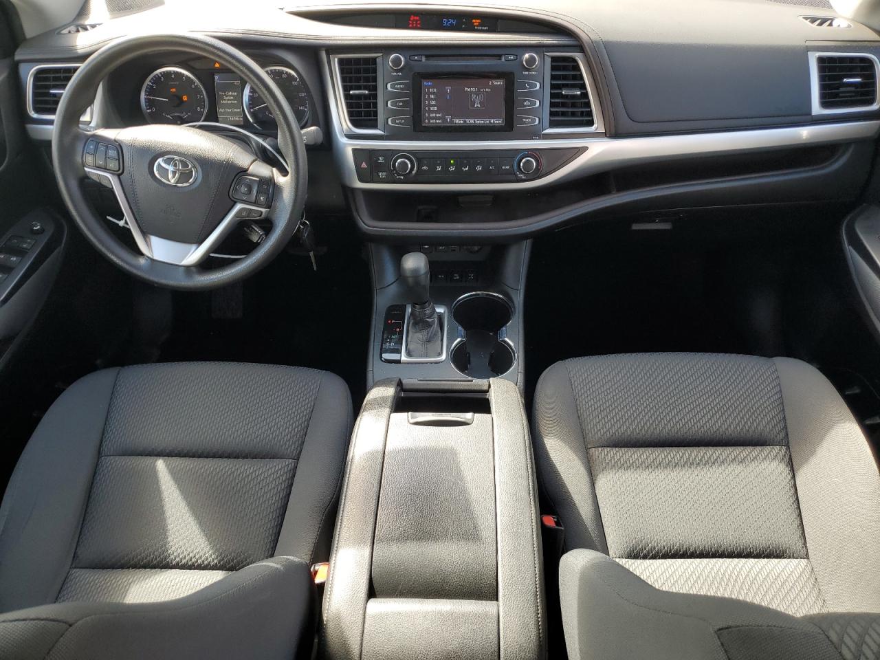 2019 Toyota Highlander Le VIN: 5TDBZRFH1KS725302 Lot: 53930265