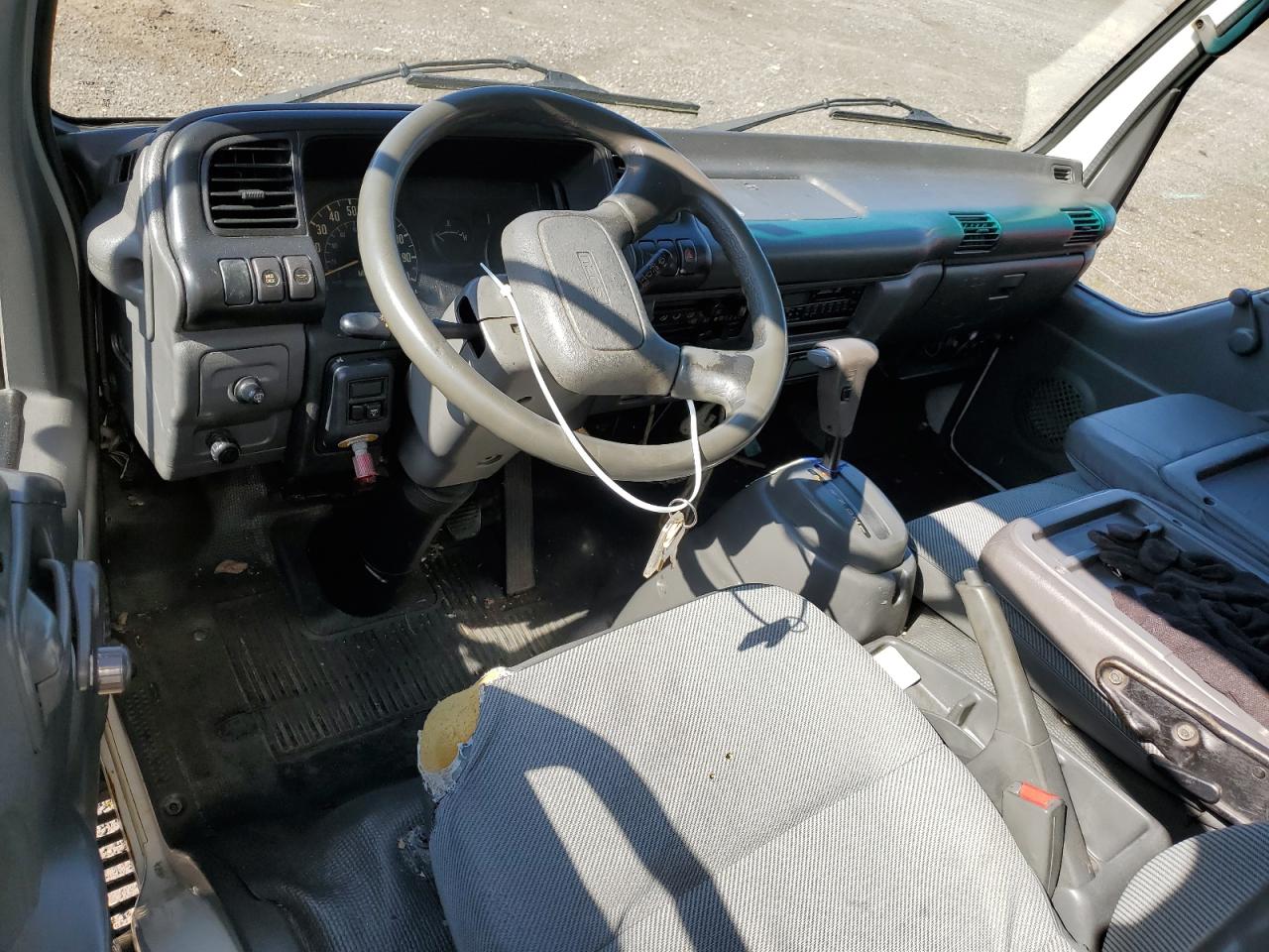 2001 Isuzu Npr VIN: JALC4B14417000198 Lot: 45951255