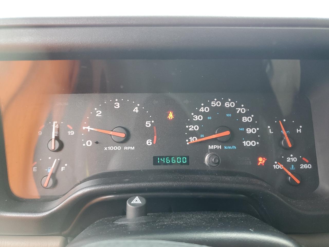 2004 Jeep Wrangler / Tj Sahara VIN: 1J4FA59SX4P722608 Lot: 51223345