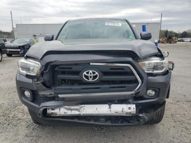 Pickups TOYOTA TACOMA 2017 Szary