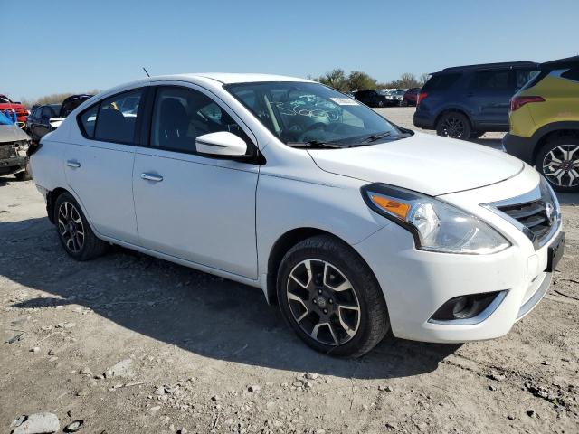 Sedans NISSAN VERSA 2015 Biały