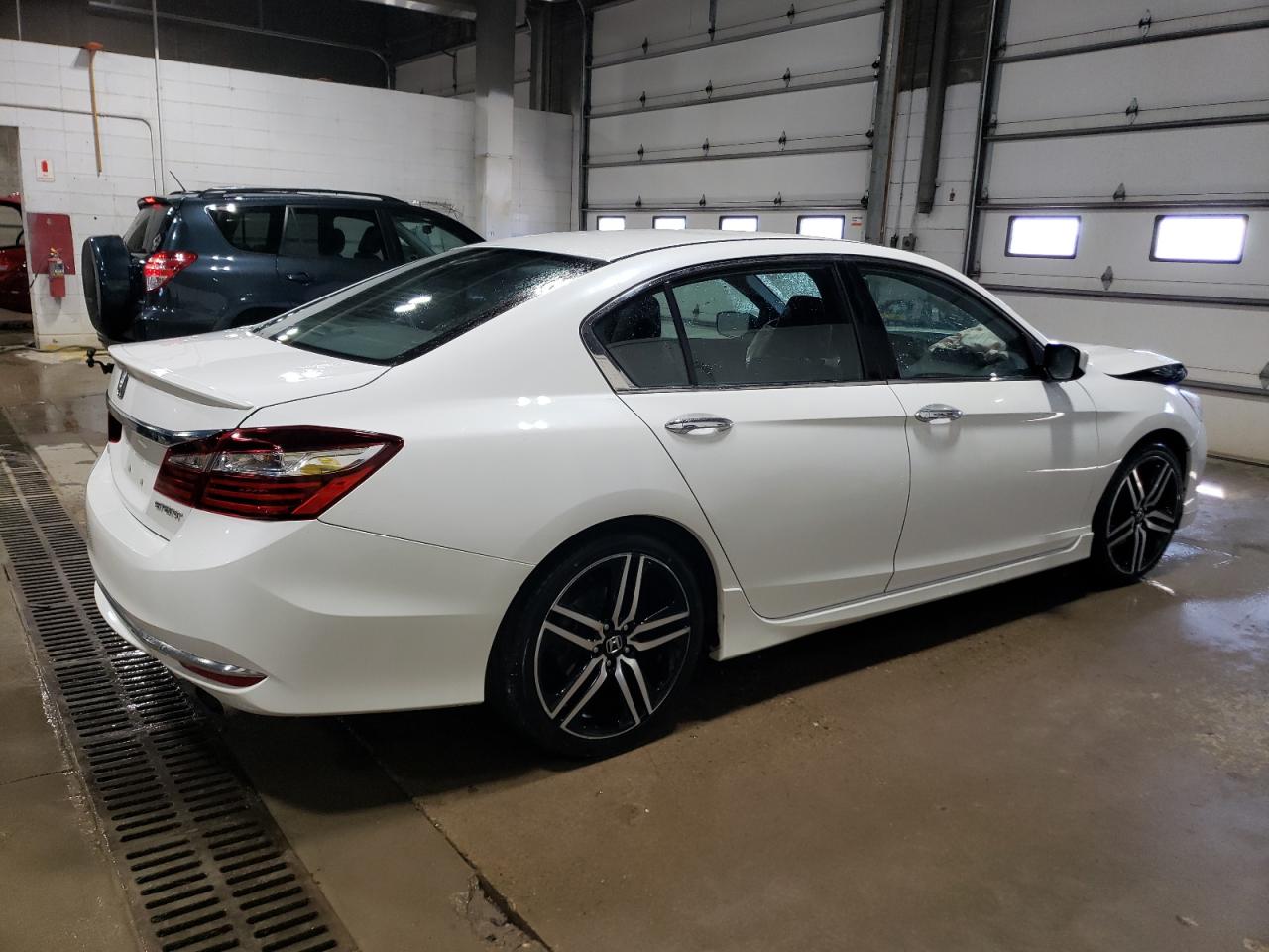 1HGCR2F50HA171243 HONDA ACCORD 2017