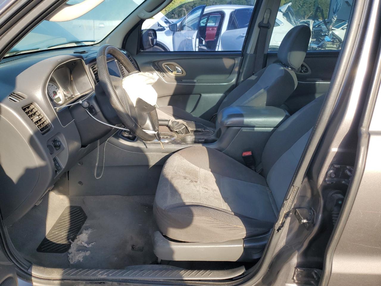 2005 Ford Escape Xls VIN: 1FMYU02Z15KB13577 Lot: 54516895