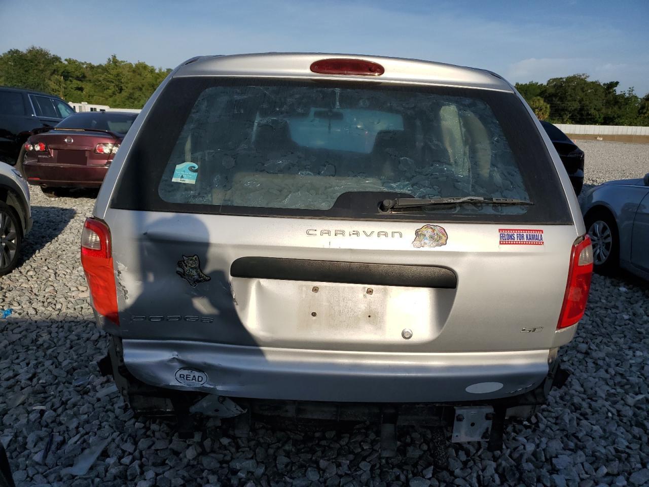 1B4GP25372B613293 2002 Dodge Caravan Se