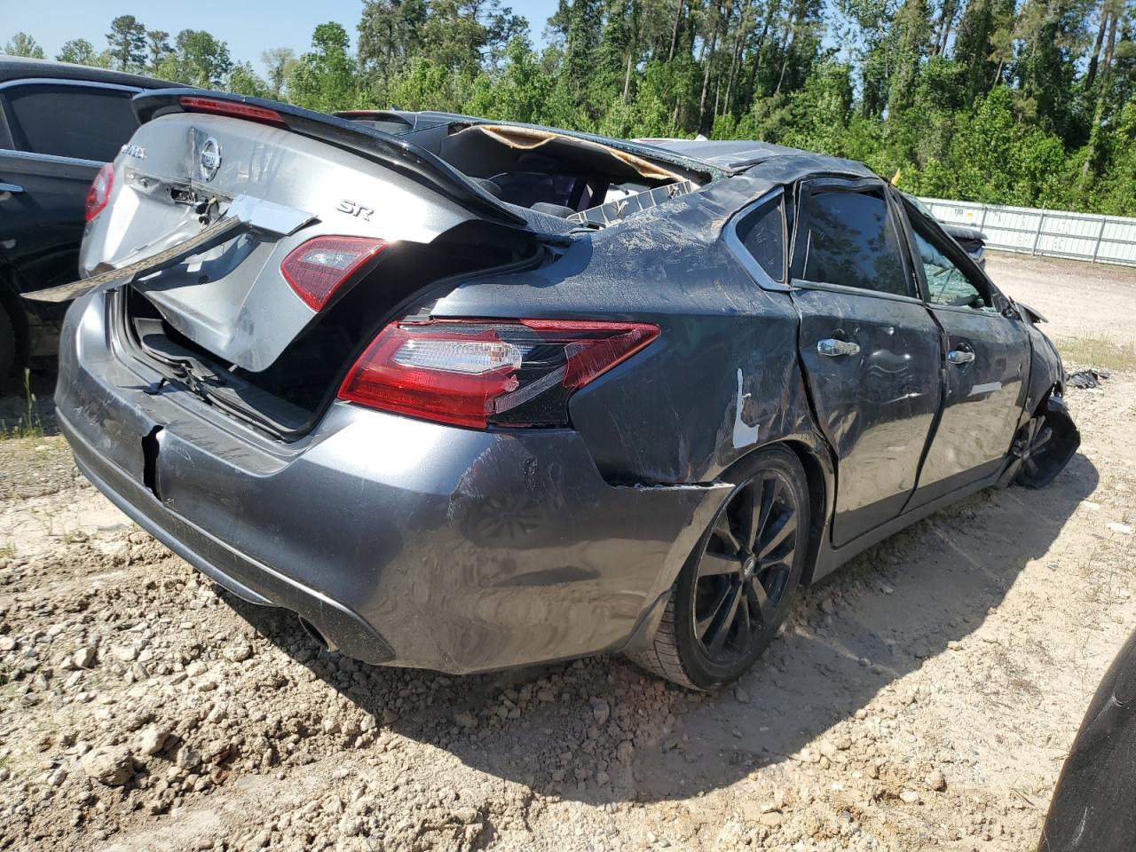 2017 Nissan Altima - Image 3