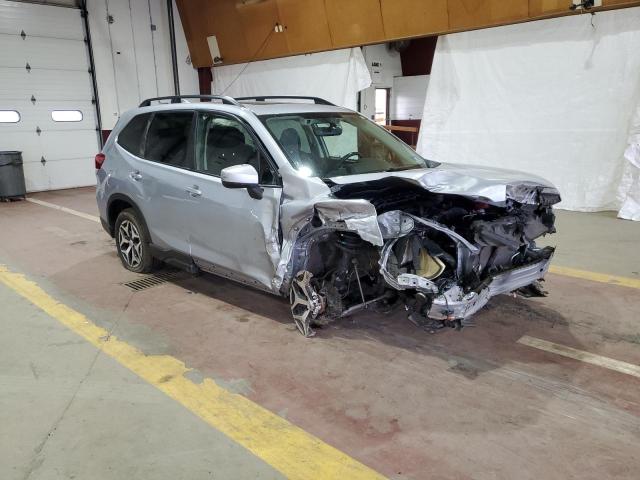 SUBARU FORESTER 2019 Сріблястий