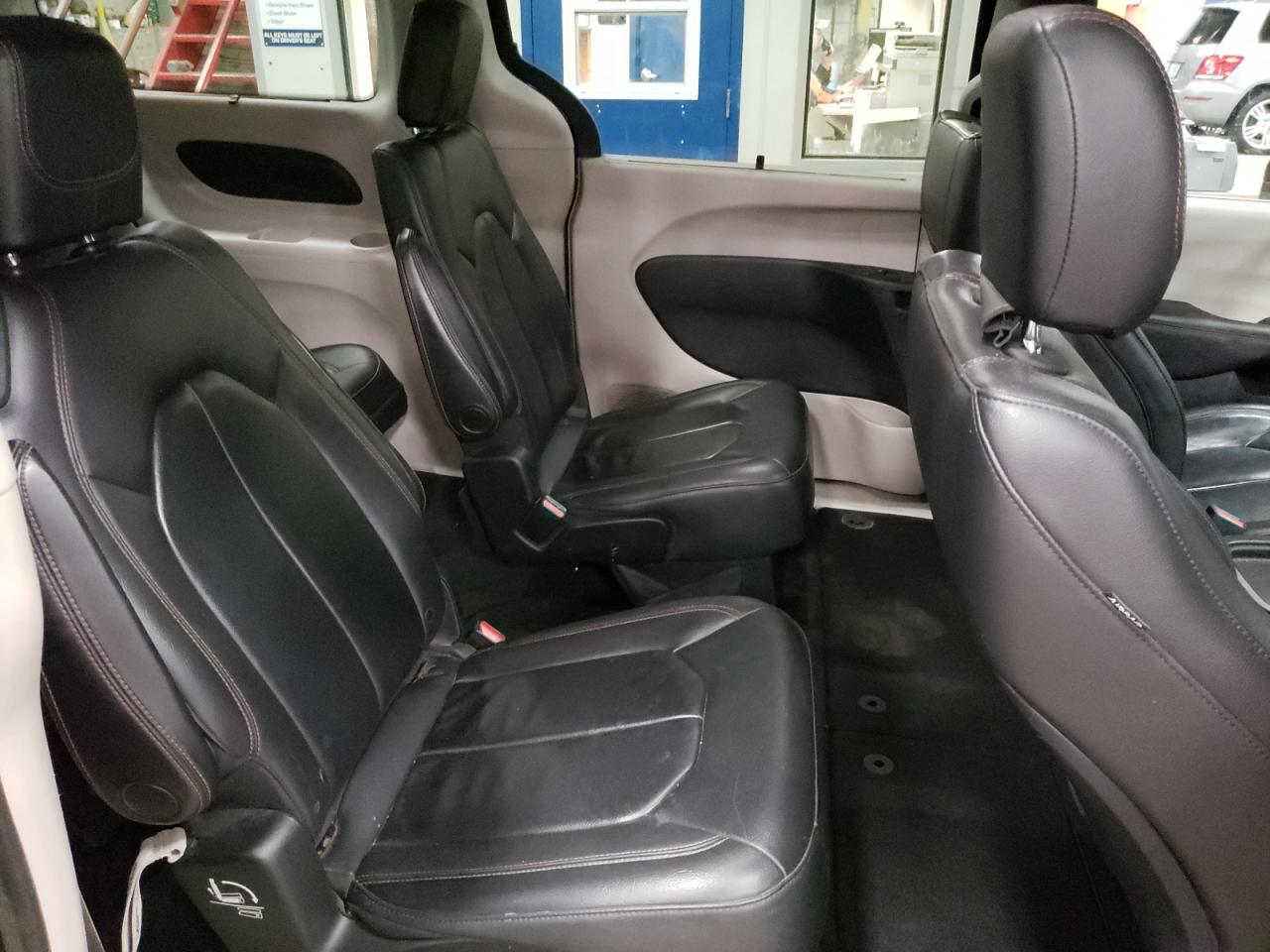 2017 Chrysler Pacifica Touring L VIN: 2C4RC1BG2HR683254 Lot: 51647755