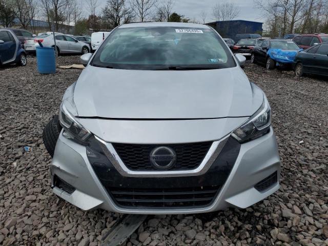  NISSAN VERSA 2021 Srebrny