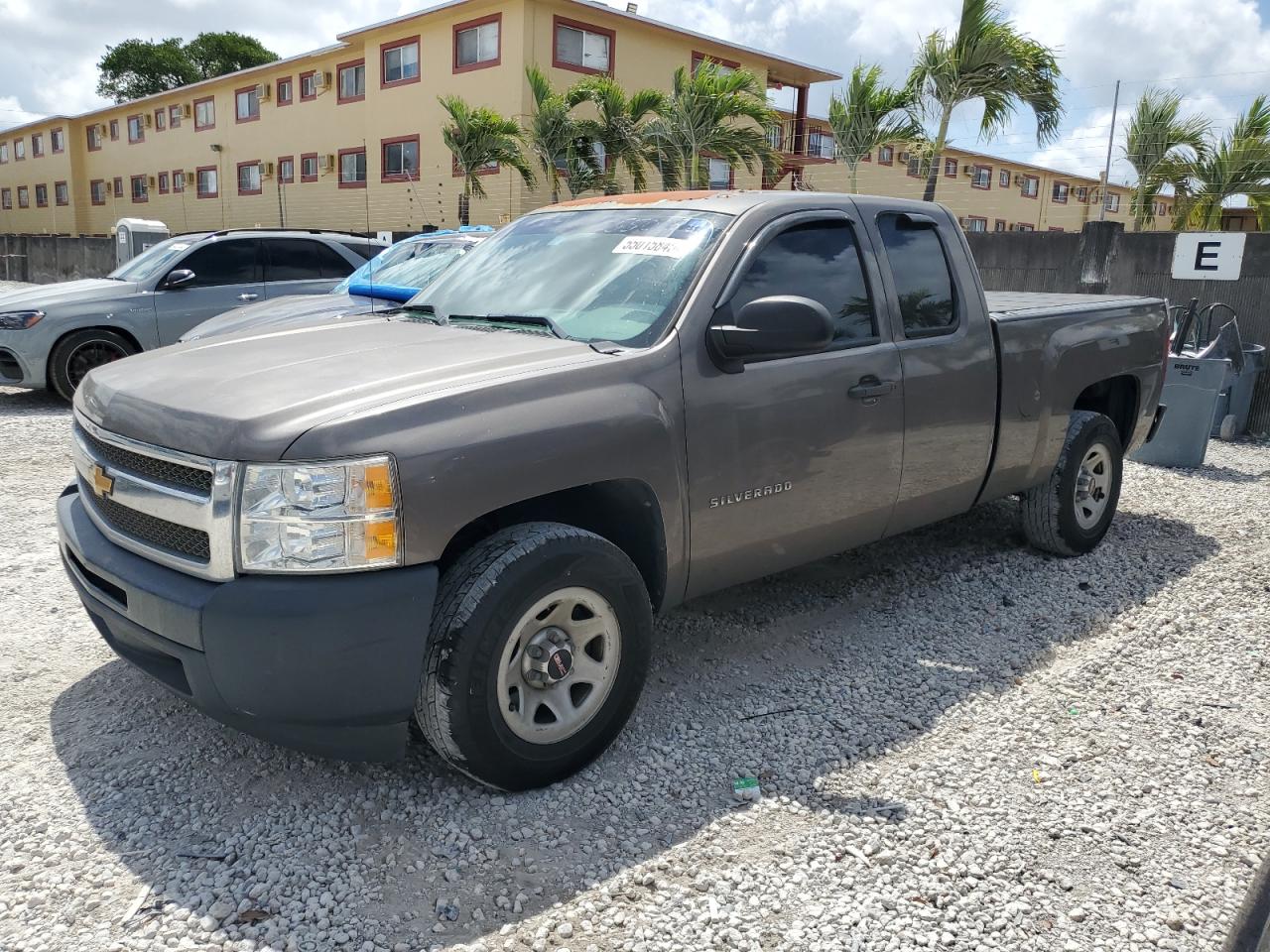 2012 Chevrolet Silverado C1500 for Sale in Opa Locka, FL - Minor Dent/Scratches