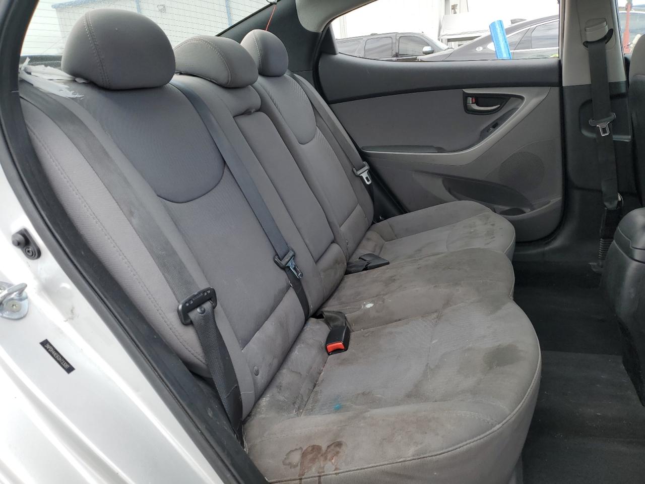 5NPDH4AE6GH733081 2016 Hyundai Elantra Se