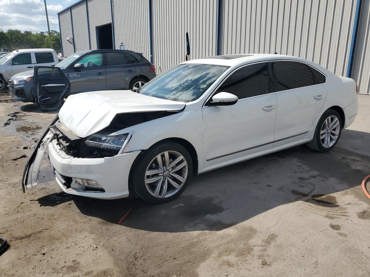 2017 Volkswagen Passat Sel Premium for Sale in Apopka, FL - Front End