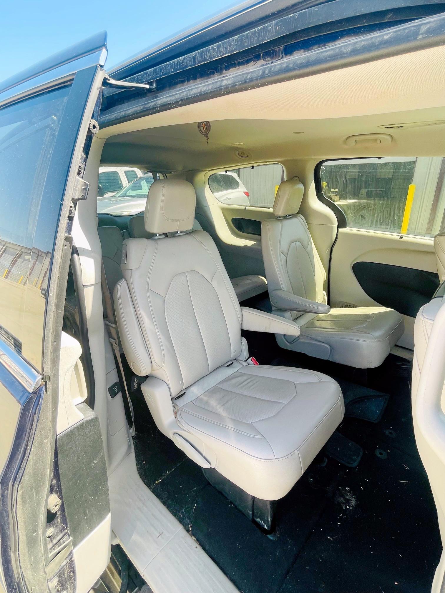 Minivans CHRYSLER PACIFICA 2017 Blue