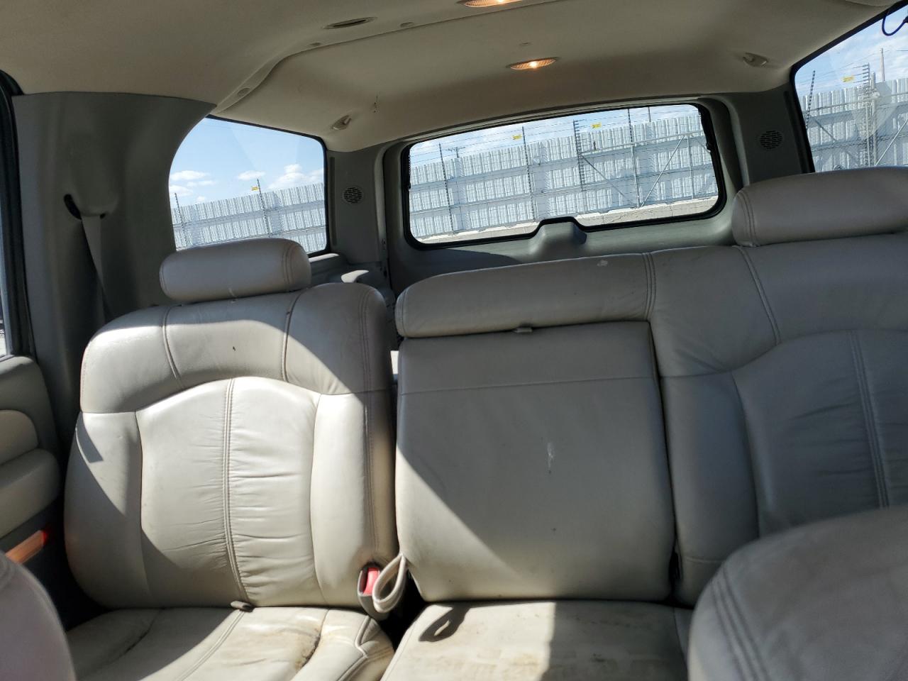 2001 Chevrolet Suburban K1500 VIN: 3GNFK16T81G210734 Lot: 53725565