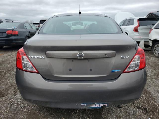 Sedans NISSAN VERSA 2012 Szary