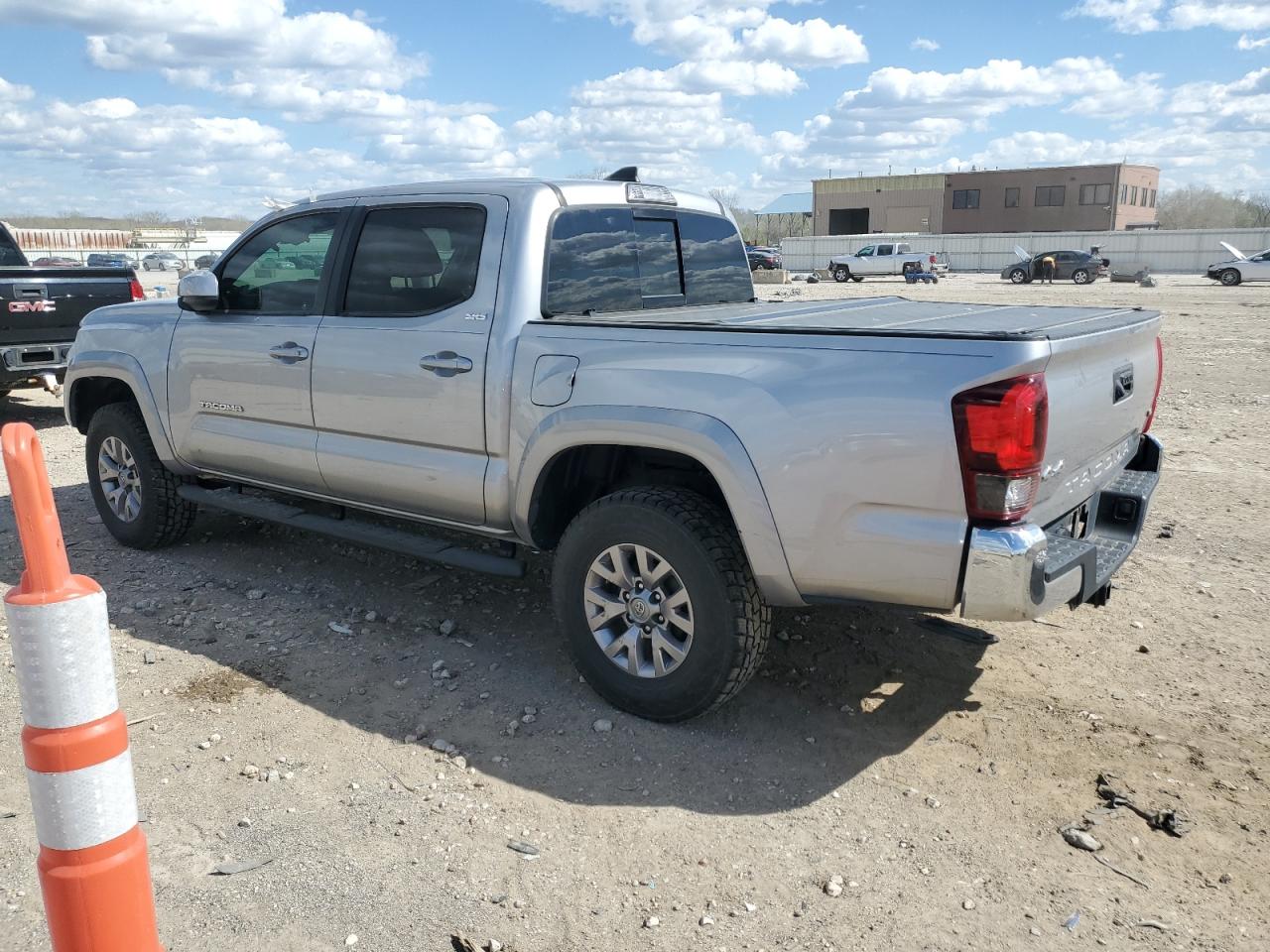 5TFCZ5ANXJX123727 TOYOTA TACOMA 2018