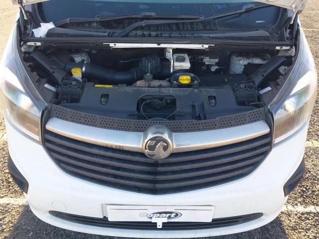 2015 VAUXHALL VIVARO 290