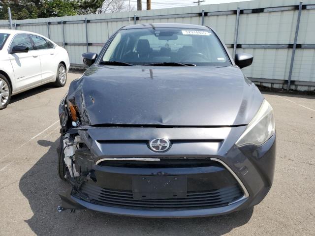 Седани TOYOTA SCION 2016 Сірий