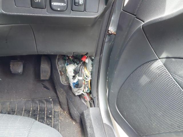 2009 TOYOTA AURIS TR S