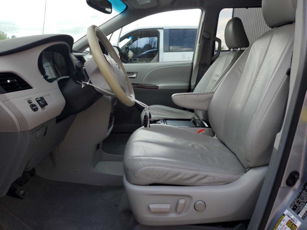 2011 Toyota Sienna Xle VIN: 5TDYK3DC4BS115025 Lot: 55110695