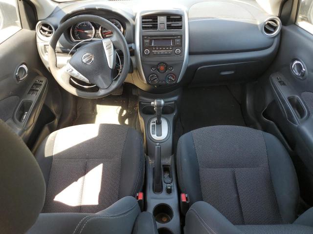 Sedans NISSAN VERSA 2015 Czarny