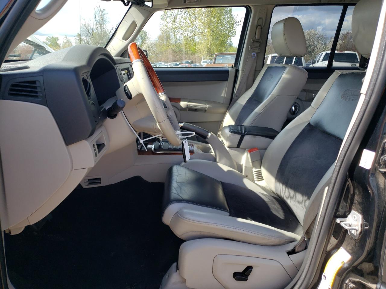 2008 Jeep Commander Overland VIN: 1J8HG68228C152923 Lot: 51851365
