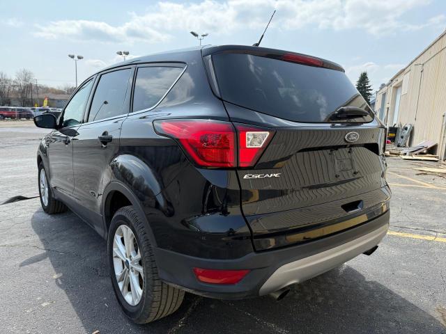  FORD ESCAPE 2019 Czarny