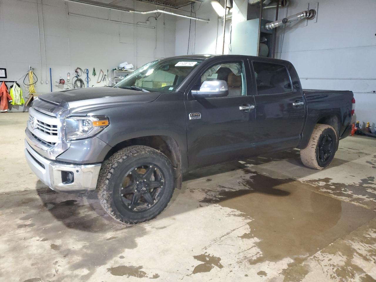 2014 Toyota Tundra Crewmax Platinum for Sale in Moncton, NB - All Over