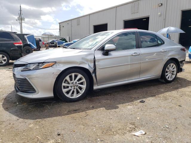  TOYOTA CAMRY 2021 Srebrny