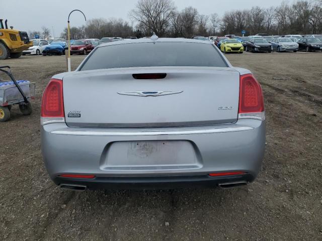  CHRYSLER 300 2018 Серебристый