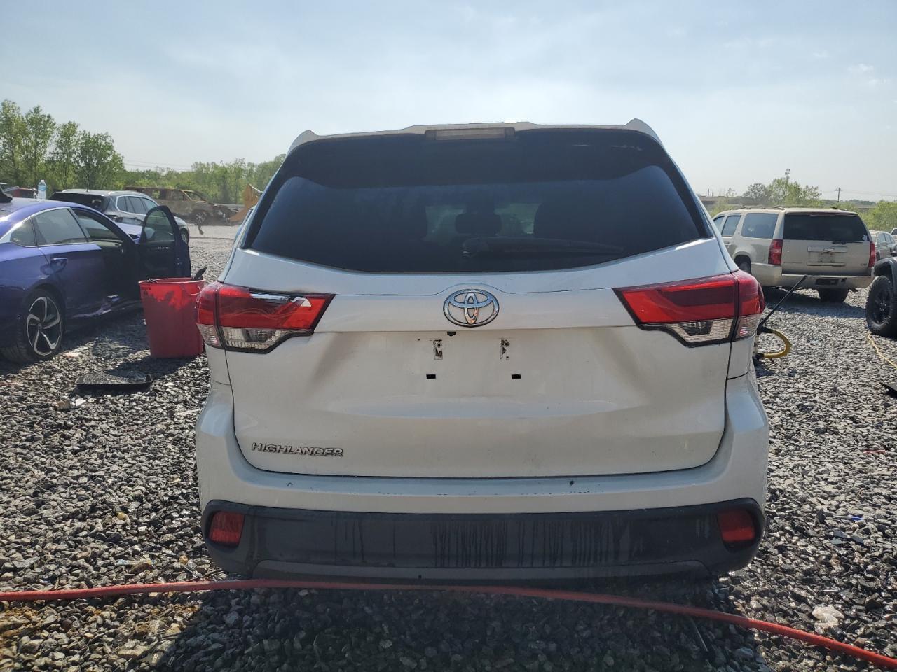 2019 Toyota Highlander Le VIN: 5TDZZRFHXKS299737 Lot: 53447335