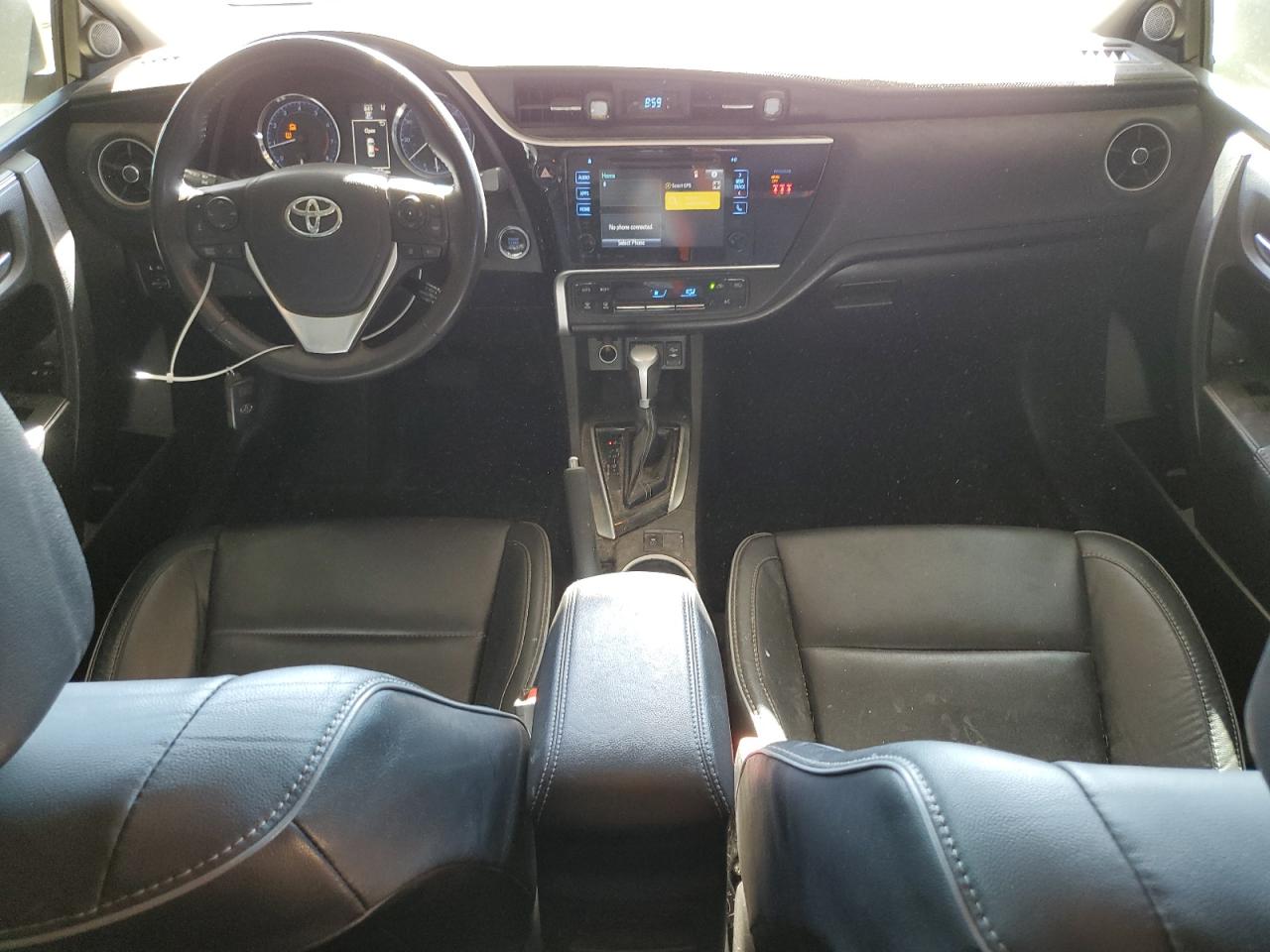 2018 Toyota Corolla L VIN: 5YFBURHE4JP752261 Lot: 55158785