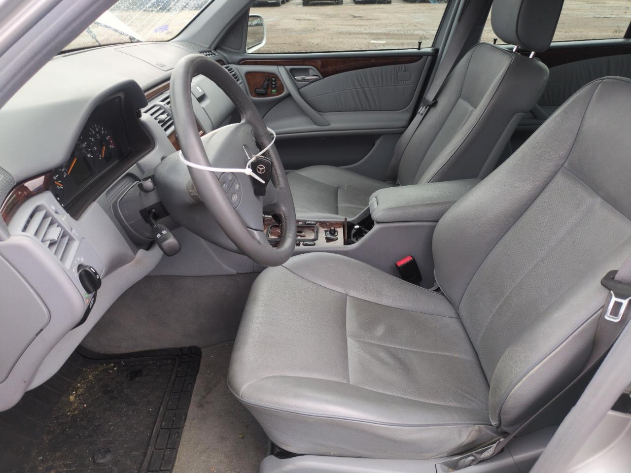 2002 Mercedes-Benz E 430 VIN: WDBJF83J62X072710 Lot: 54703715