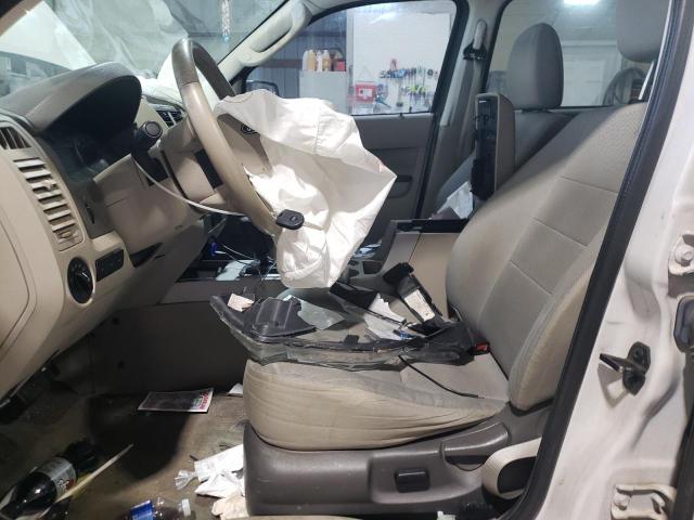 Паркетники FORD ESCAPE 2012 Белы