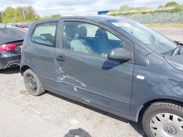 2011 VOLKSWAGEN FOX