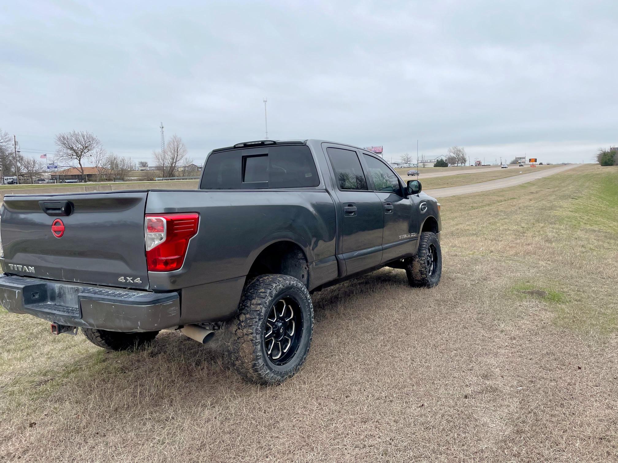 Pickups NISSAN TITAN 2016 Сharcoal