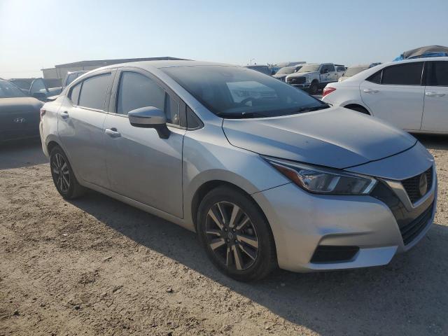  NISSAN VERSA 2021 Srebrny