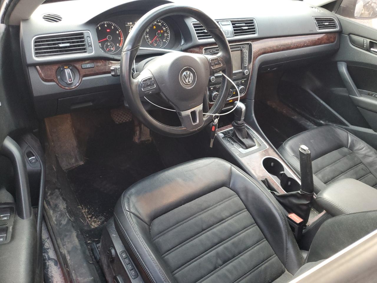 2013 Volkswagen Passat Sel VIN: 1VWCM7A32DC120564 Lot: 52324555