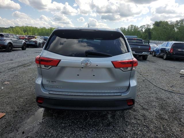  TOYOTA HIGHLANDER 2019 Srebrny